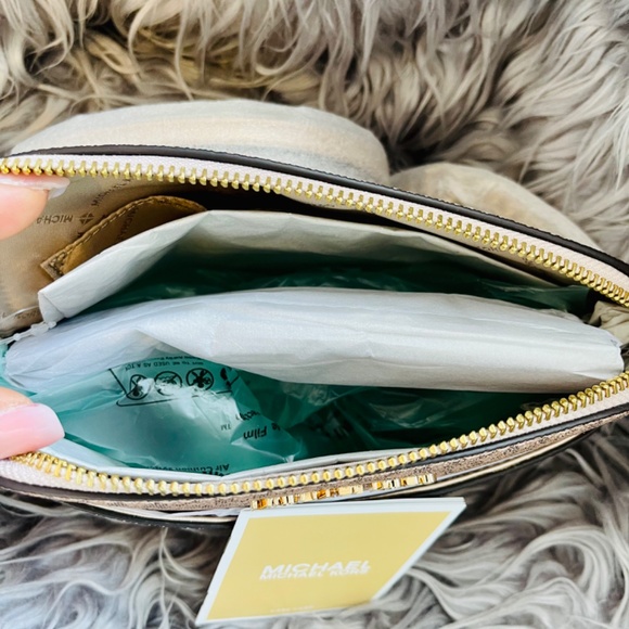 Brand New Michael Kors Crossbody Bag - Picture 7 of 7